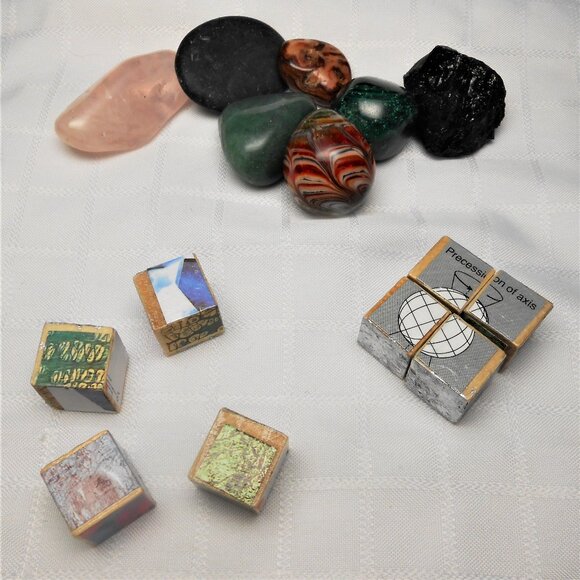 No.3 Mini 10-sided puzzle with 8 collages pieces - Picture 1 of 3